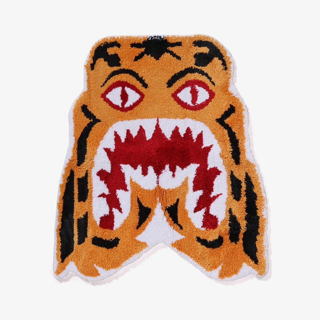 A BATHING APE Tiger Rug Orange