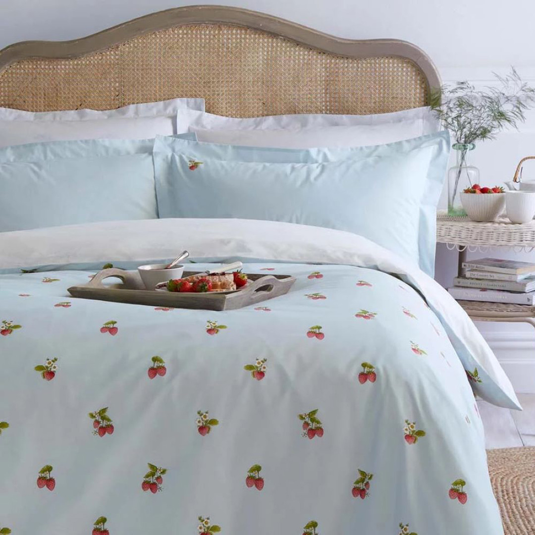 Strawberries Mist King Bedset Blue