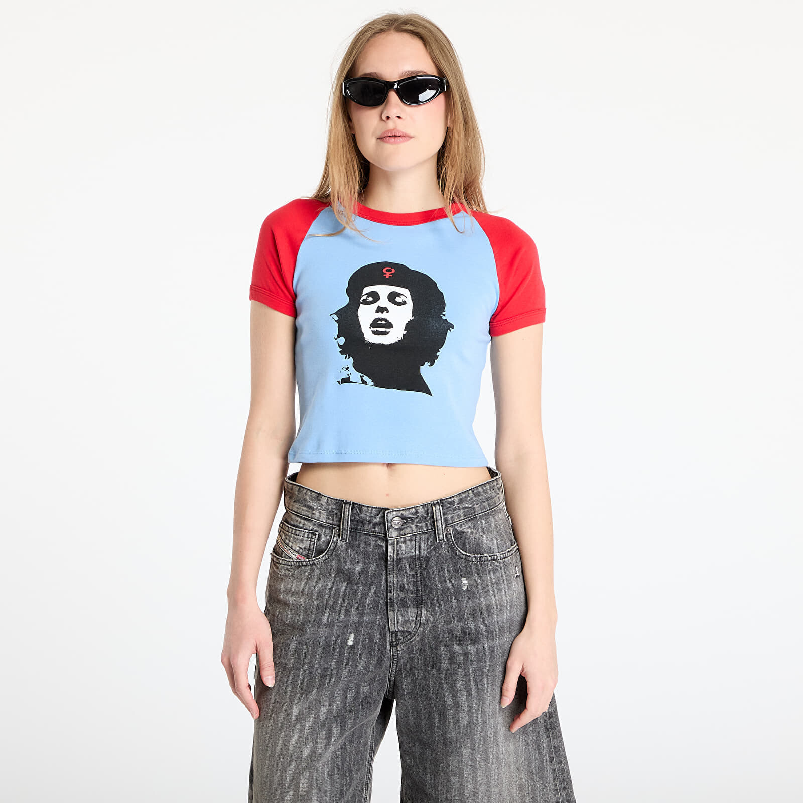 T-shirt PLEASURES She Raglan Baby Tee Blue/ Red XS