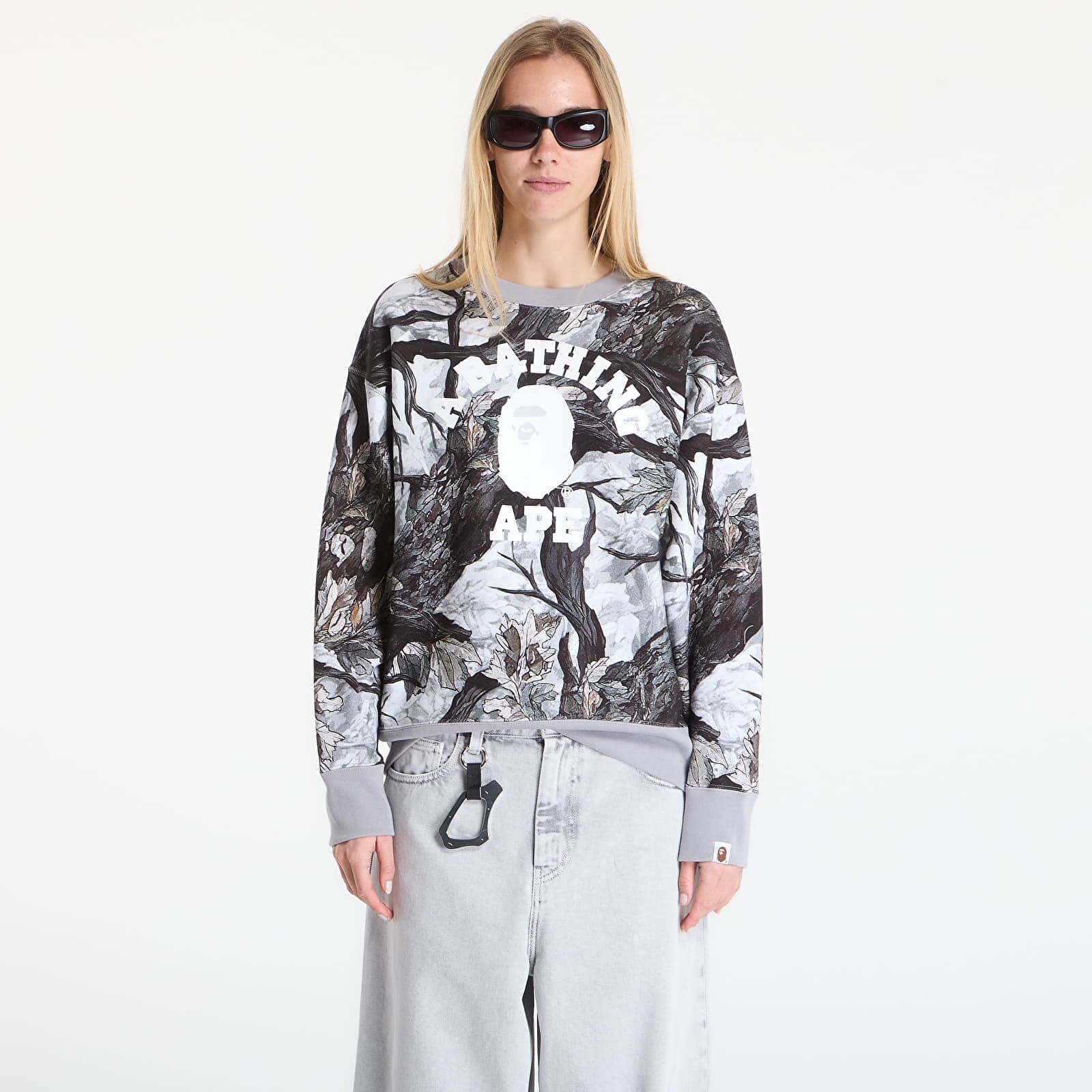 Sweatshirt A BATHING APE Tree Edge Camo College Relaxed Fit Crewneck Sweatshirt UNISEX White M