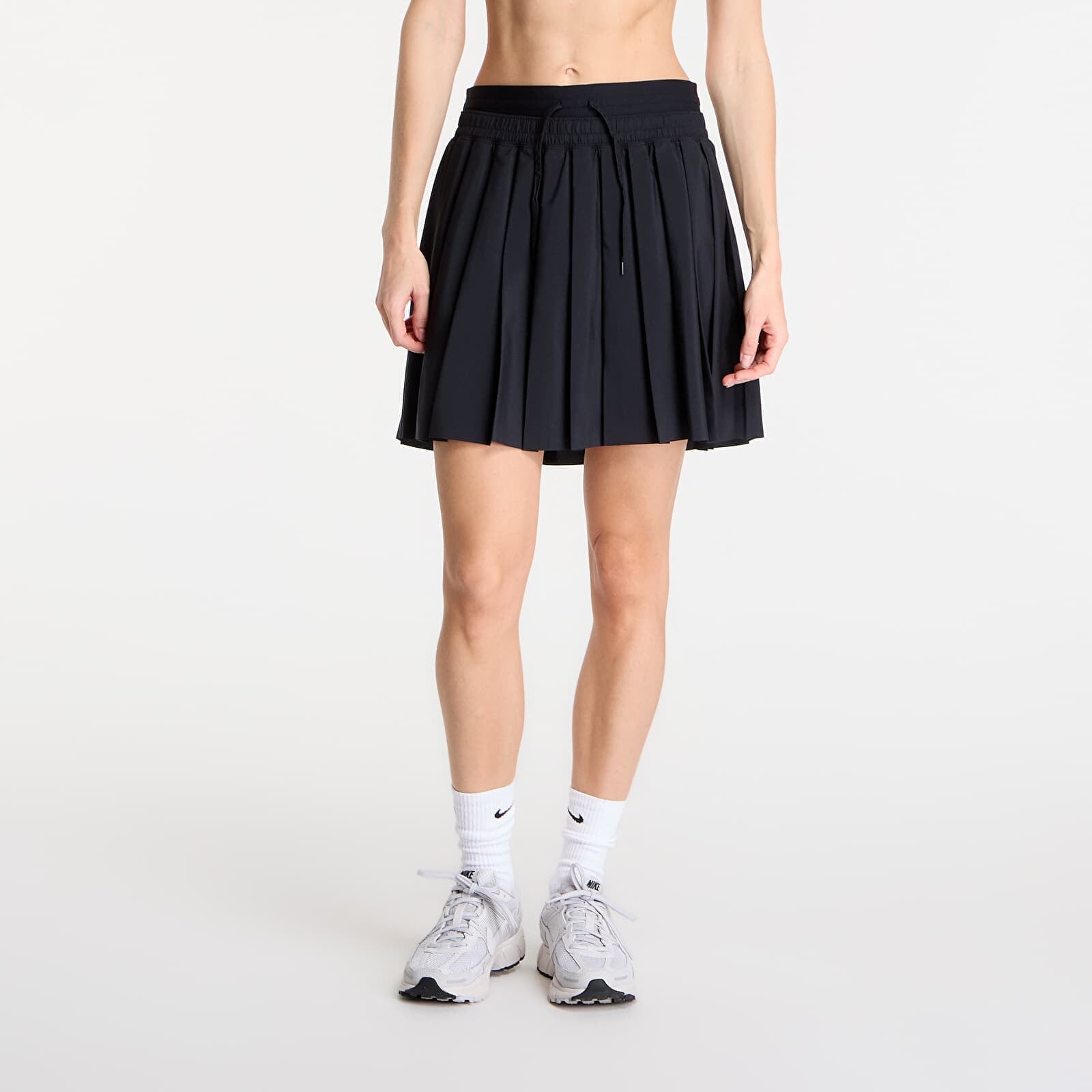 Nike Sportswear Women's Mid-Rise Pleated Skirt Black/ Black M