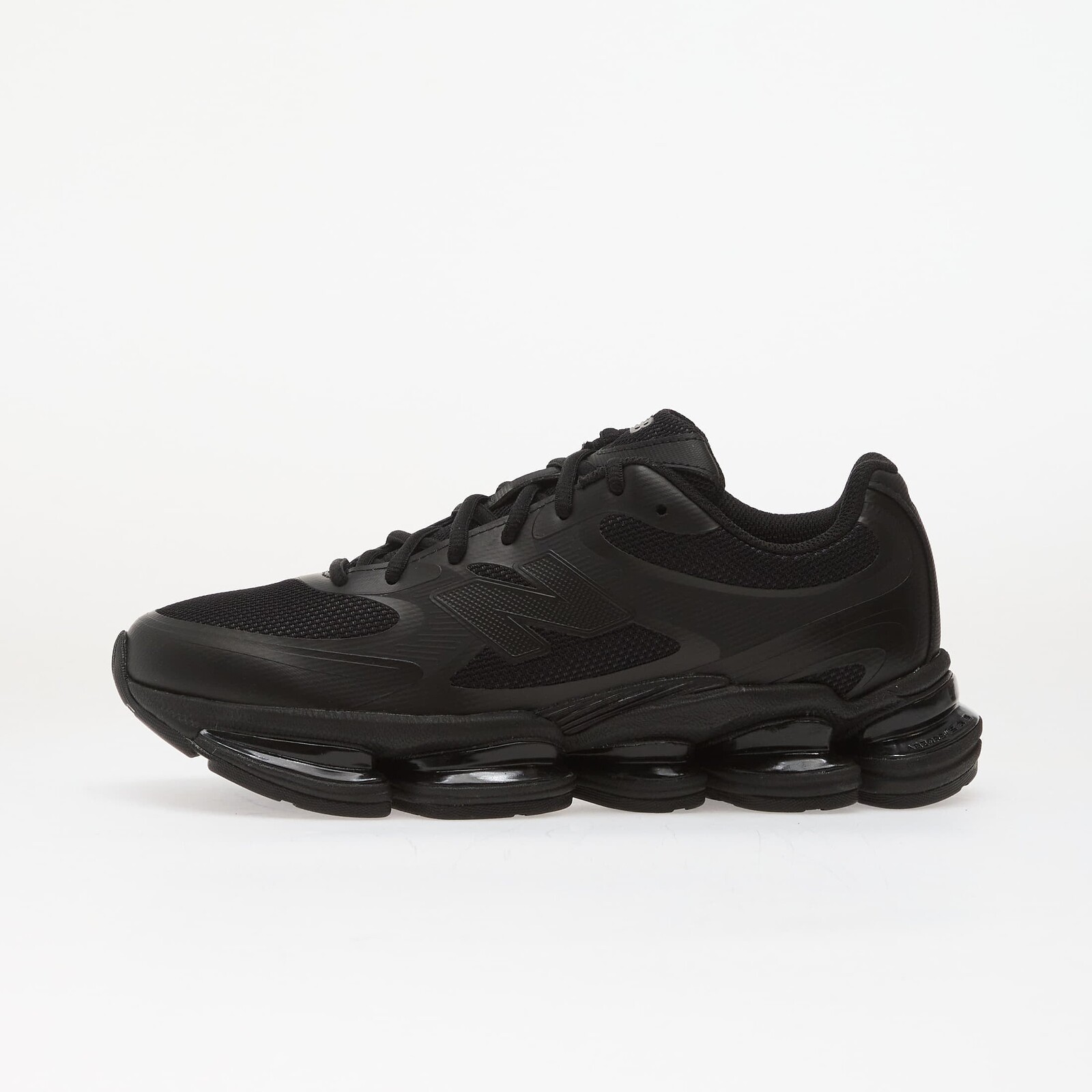 Sneakers New Balance 2000 Black/ White UK 8.5