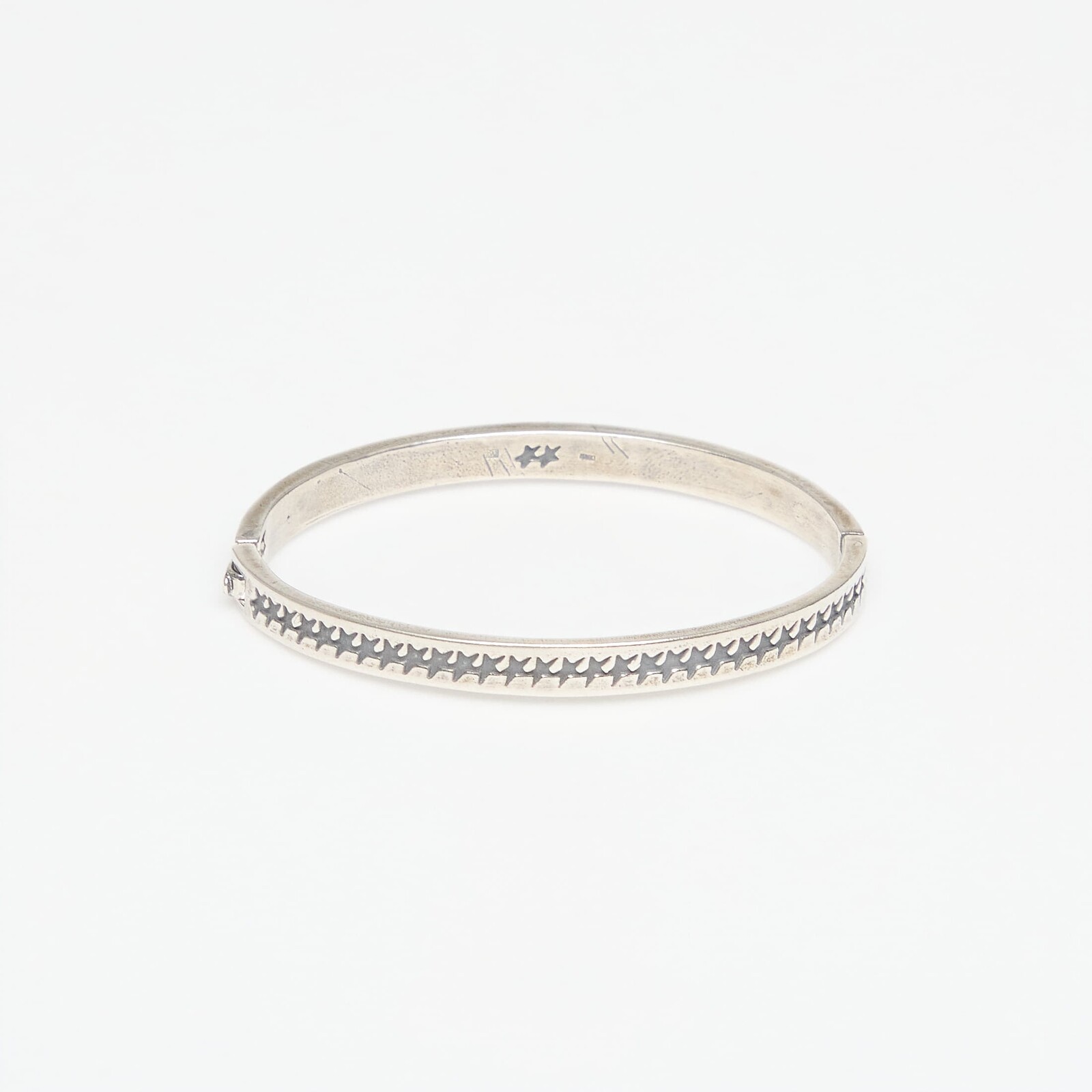TwoJeys Icon Stars Closed Bangle Silver M