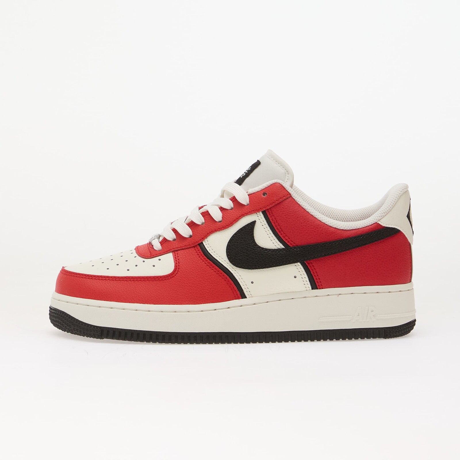 Sneakers Nike Air Force 1 '07 LV8 University Red/ Black-Sail UK 12