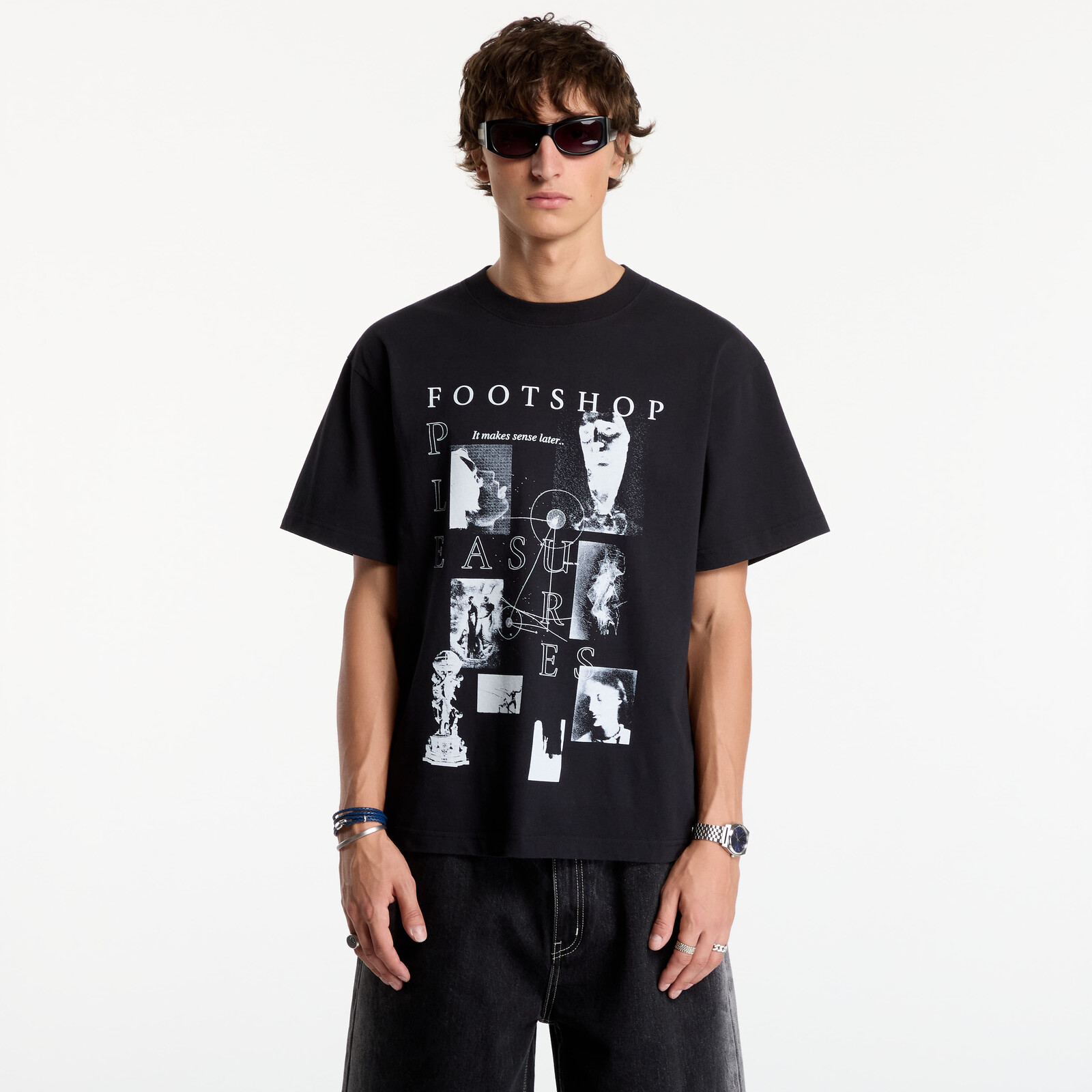 T-shirt PLEASURES x FTSHP Museum T-Shirt UNISEX Black XXL