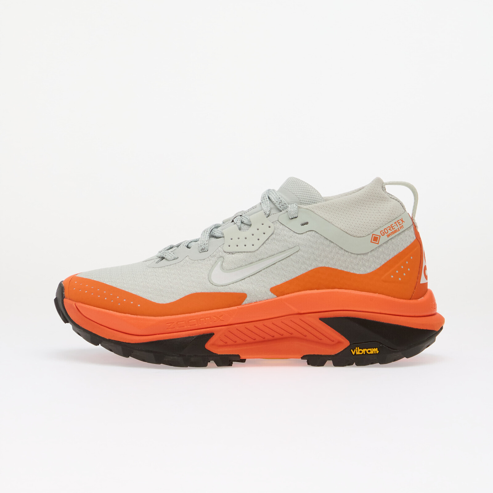 Sneakers Nike ACG Zegama Trail GORE-TEX Light Silver/ Summit White-Safety Orange UK 4