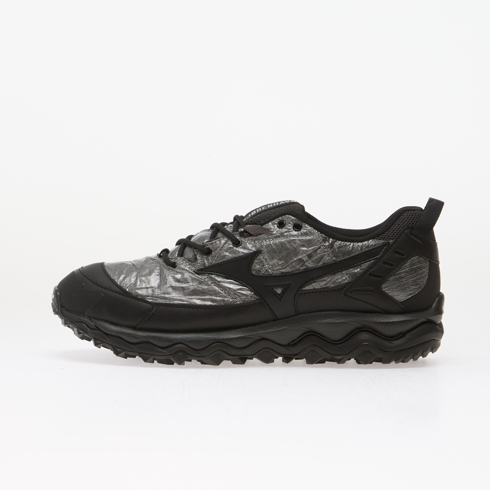 Sneakers Mizuno x Han Kjøbenhavn Wave Mujin TL Black/ Black Sand/ Iron Gate UK 9.5