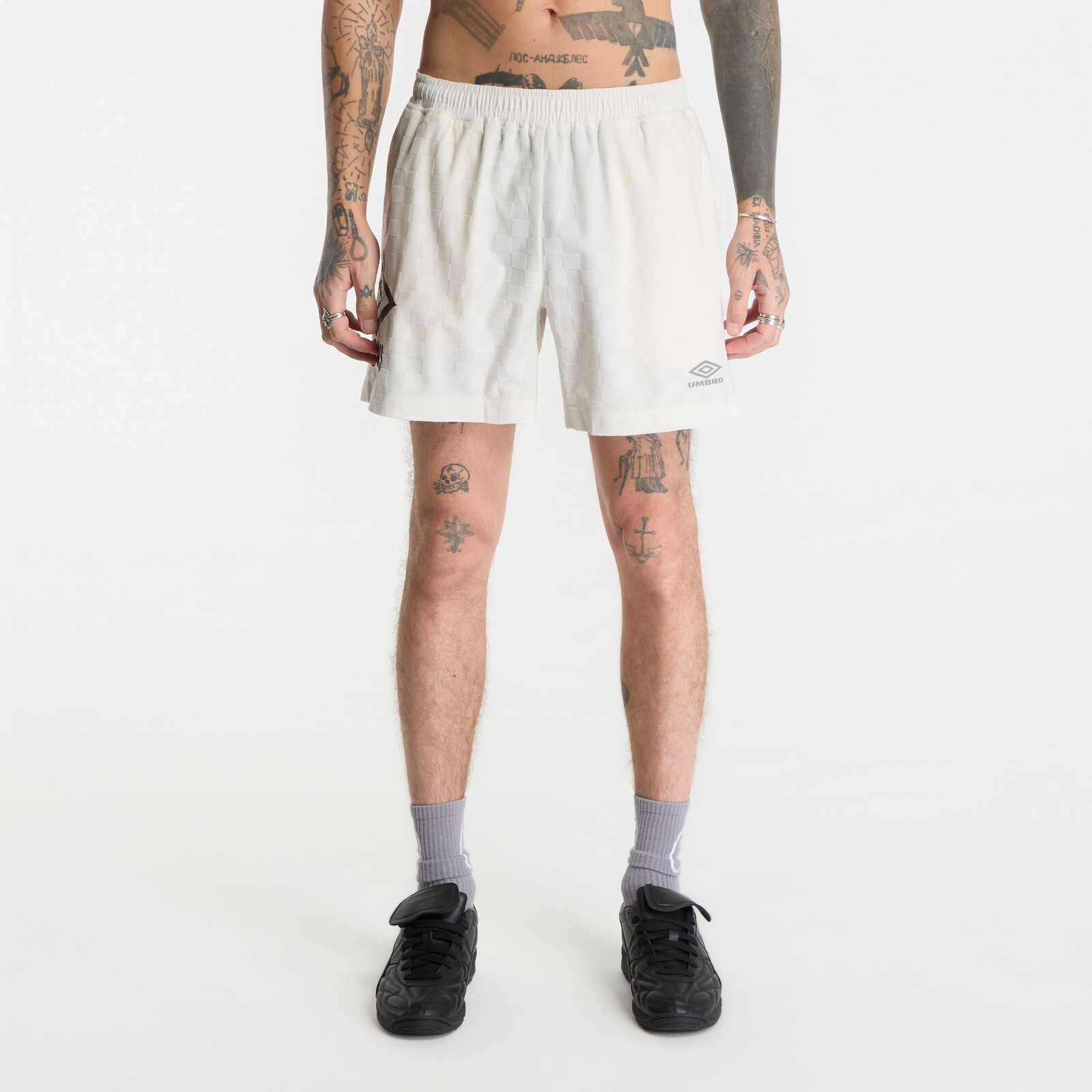 PLEASURES x Umbro Classic Shorts Cream M